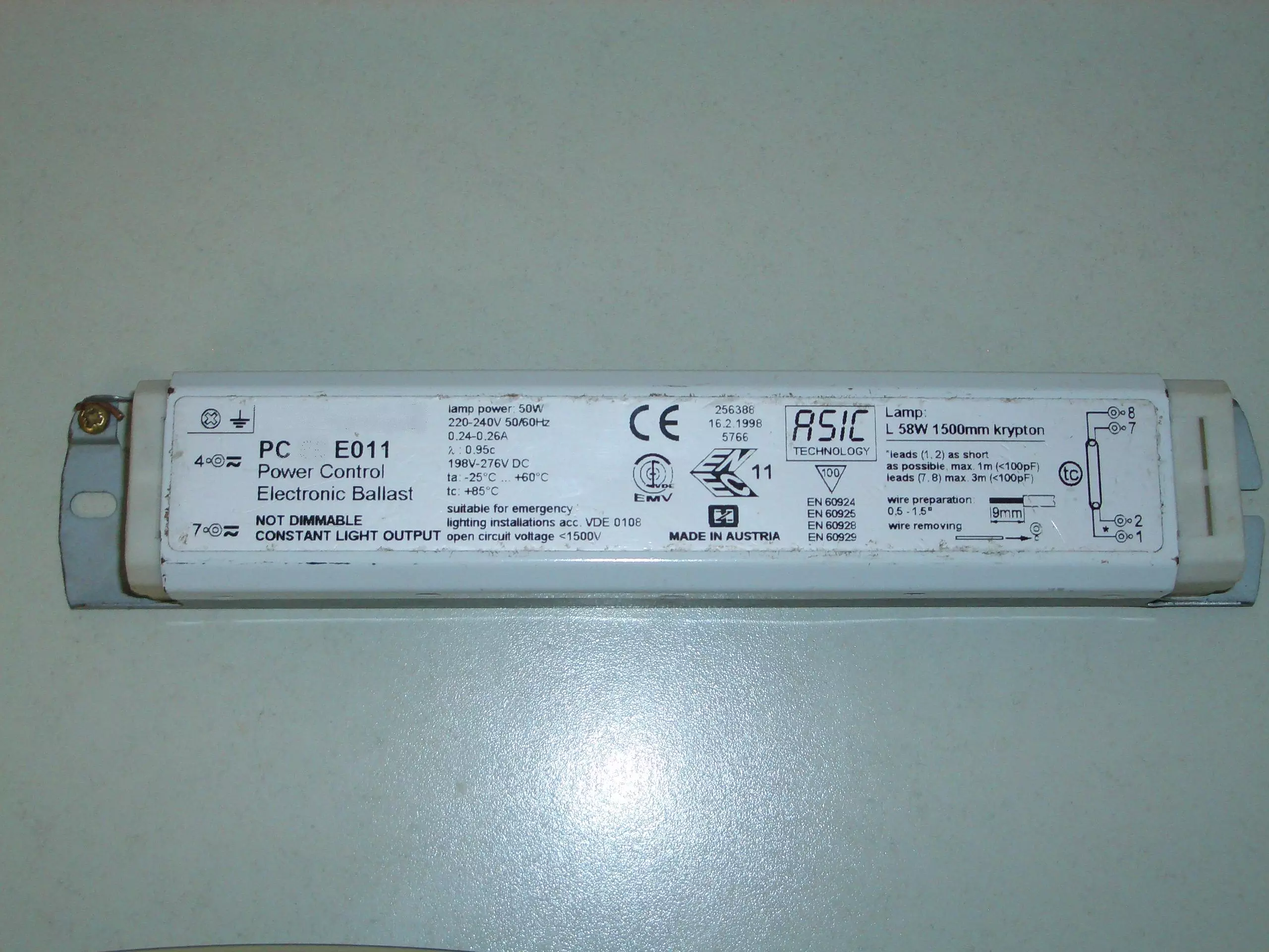 electronic ballast for fluorescent lamps